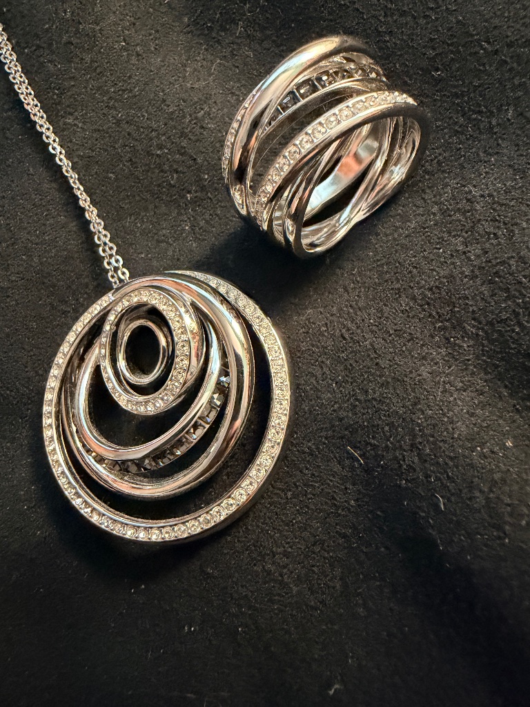Swarovski Crystal Circle Pendant Necklace And Ring Set